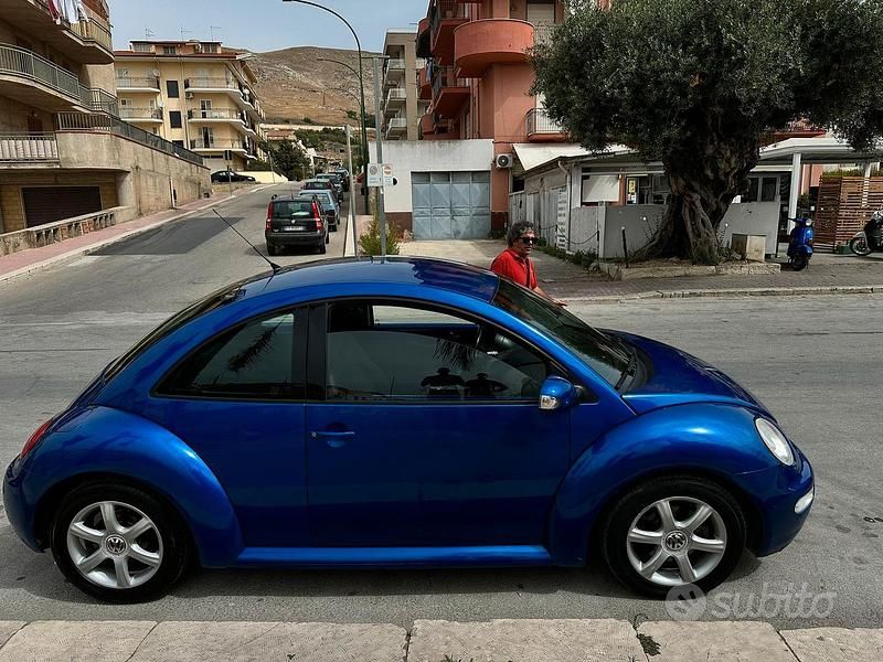 Usata VW New Beetle 101 CV (74 kW) 2003 Blu Utilitaria