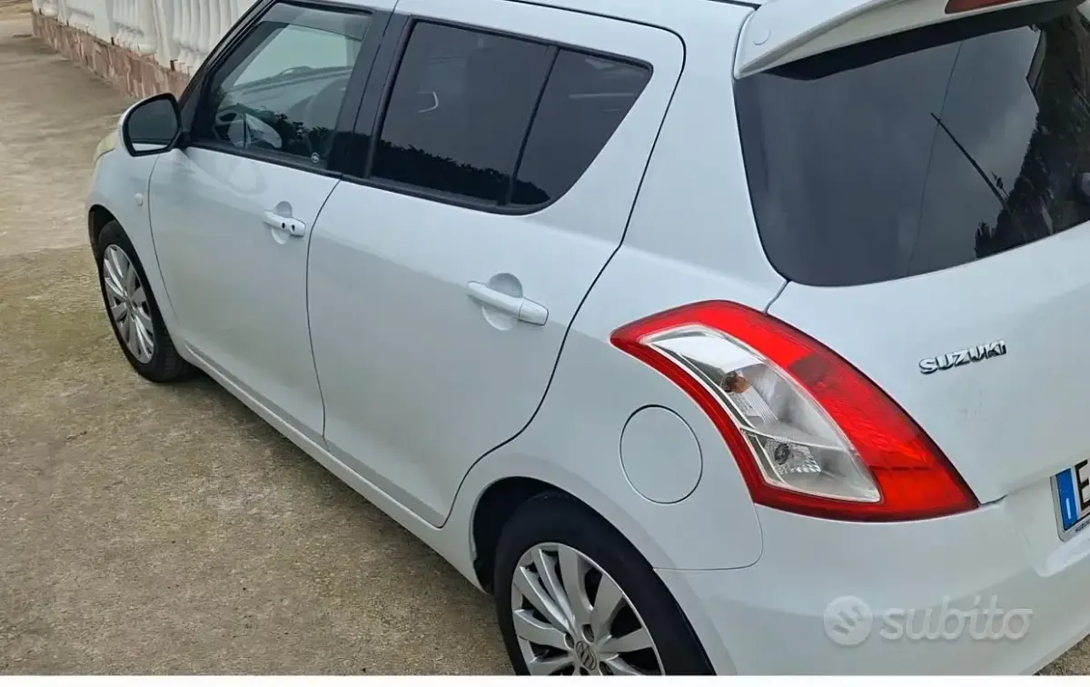 Usata Suzuki Swift 75 CV (55 kW) 2012 Bianco Utilitaria