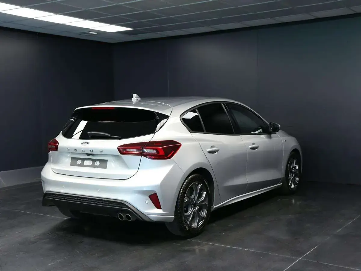 Usata Ford Focus ST-Line 116 CV (85 kW) 2025 Argento Berlina
