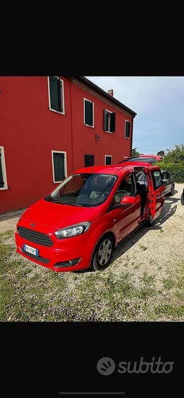 Usata Ford Tourneo Courier 101 CV (74 kW) 2018 Rosso Monovolume