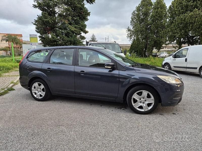 Usata Ford Focus Style 110 CV (80 kW) 2009 Grigio Station wagon