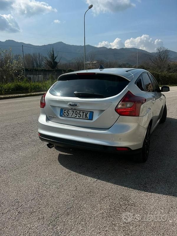 Usata Ford Focus Titanium 116 CV (85 kW) 2013 Grigio Berlina