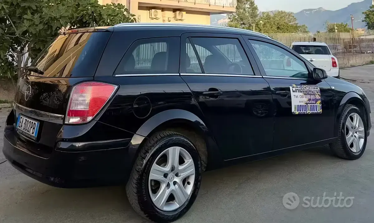 Usata Opel Astra 90 CV (66 kW) 2010 Nero Station wagon