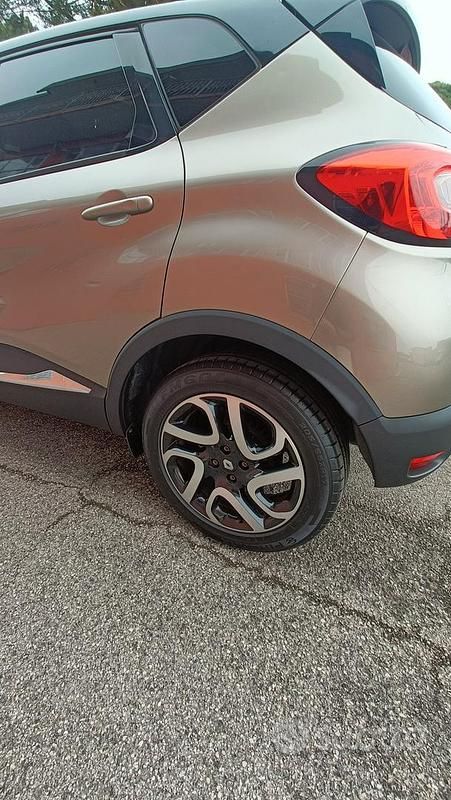 Usata Renault Captur 90 CV (66 kW) 2017 Grigio SUV