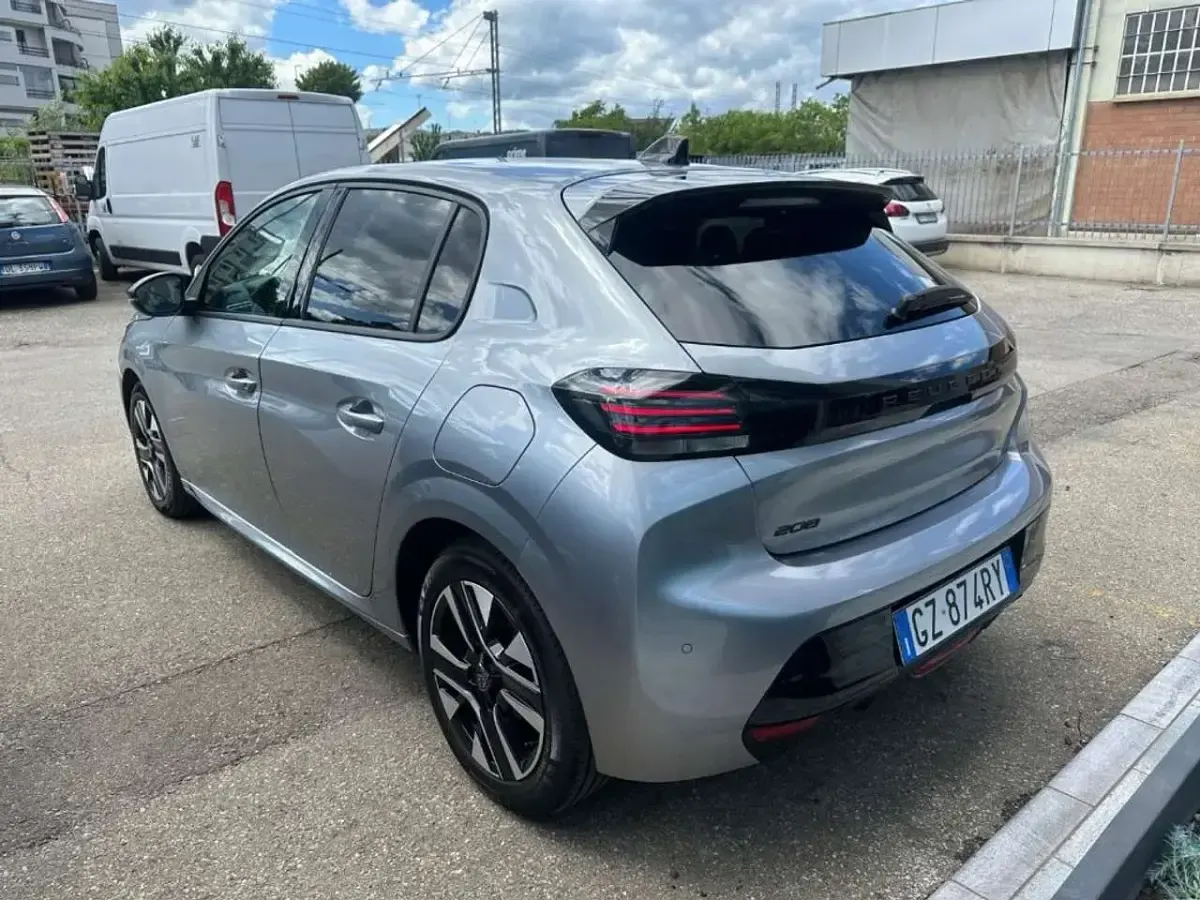 Usata Peugeot 208 Allure 101 CV (74 kW) 2025 Grigio Utilitaria