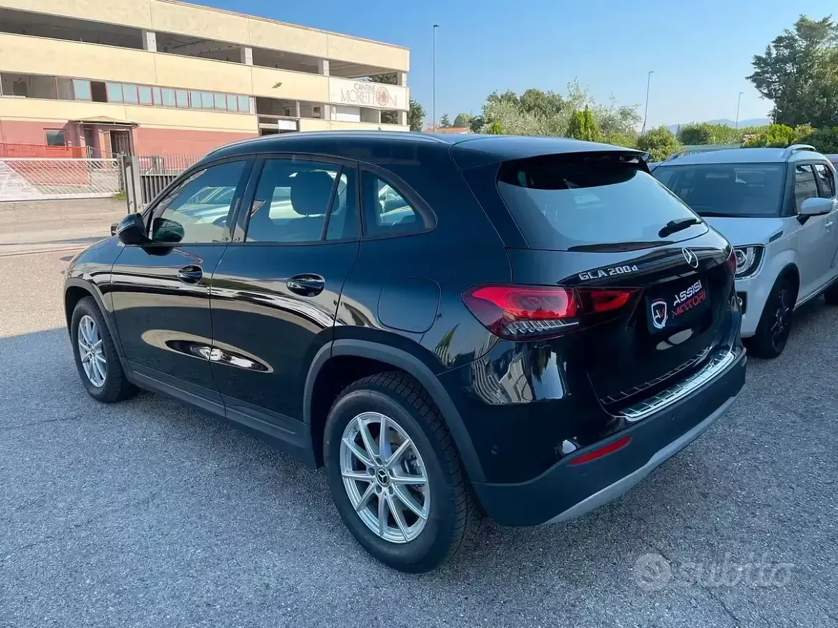 Usata Mercedes GLA200 Business 150 CV (110 kW) 2022 Nero SUV