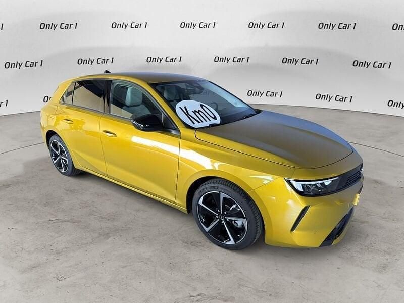 Usata Opel Astra Elegance 131 CV (96 kW) 2024 Giallo Berlina