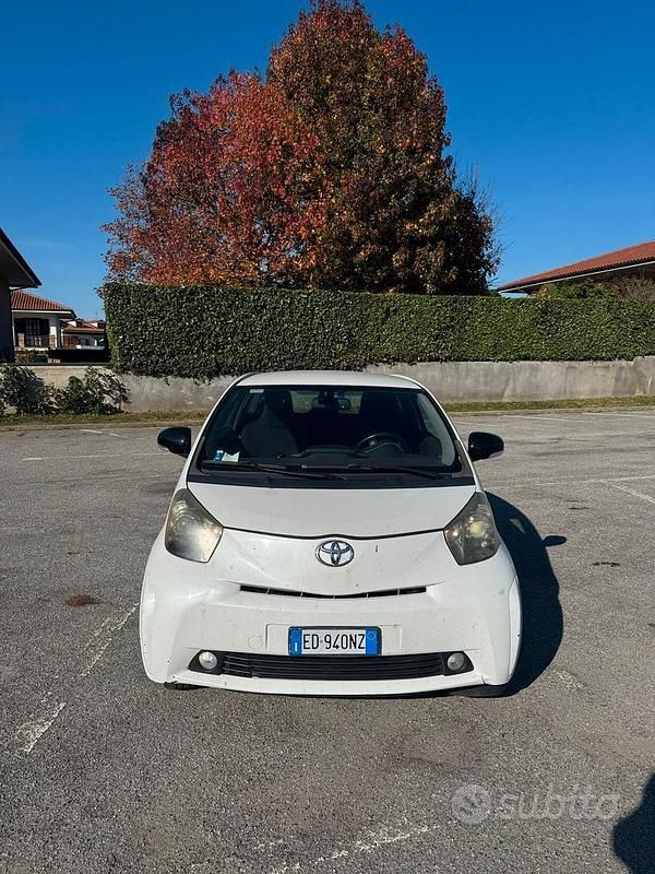 Usata Toyota iQ 98 CV (72 kW) 2010 Bianco Utilitaria