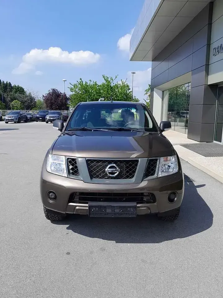 Second-hand Nissan Navara XE 144 CP (105 kW) 2015 Maro Pickup