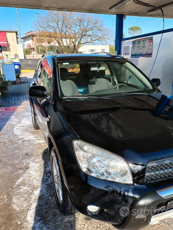 Begagnad Toyota RAV4 136 HK (100 kW) 2007 Svart SUV