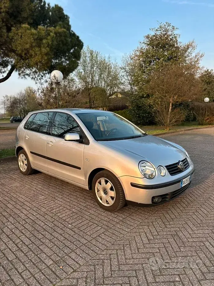 Usata VW Polo 54 CV (39 kW) 2002 Grigio Utilitaria