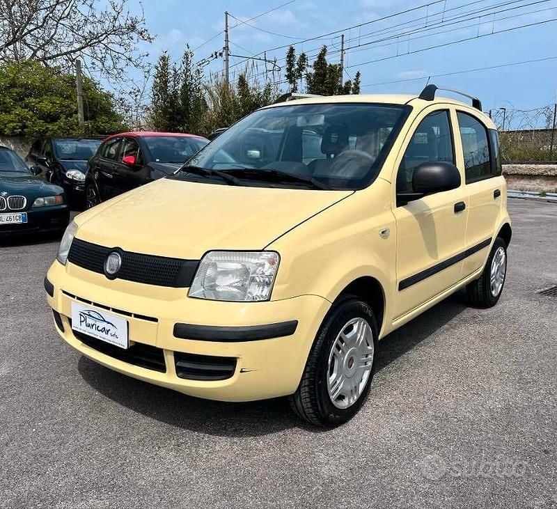 Giallo(met.) Usata 2011 Fiat Panda Due volumi | 3500 € (Ottimo prezzo) - Immagine 1/4