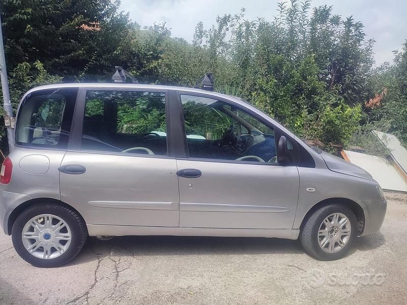 Usata Fiat Multipla 103 CV (75 kW) 2004 Grigio Monovolume