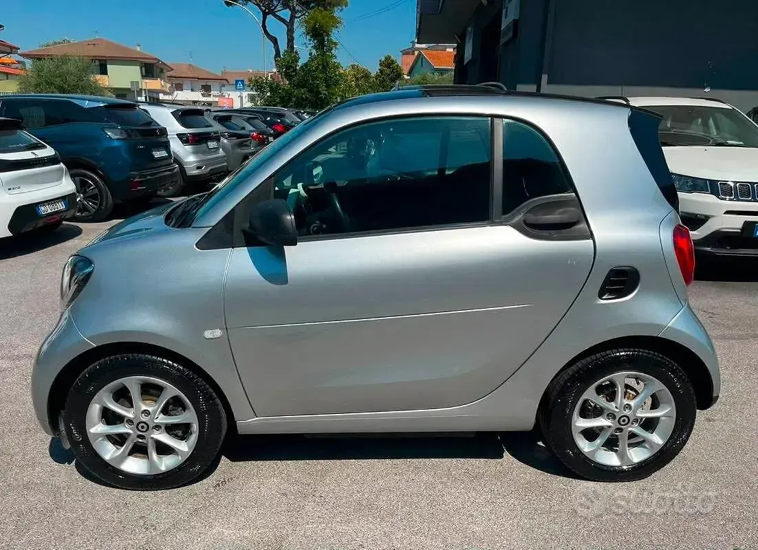 Usata Smart ForTwo Electric Drive 60 kW (82 CV) 2019 Grigio Berlina