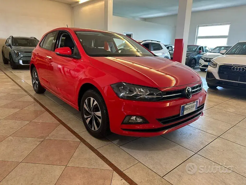 Usata VW Polo Comfortline 80 CV (58 kW) 2021 Rosso pastello Utilitaria