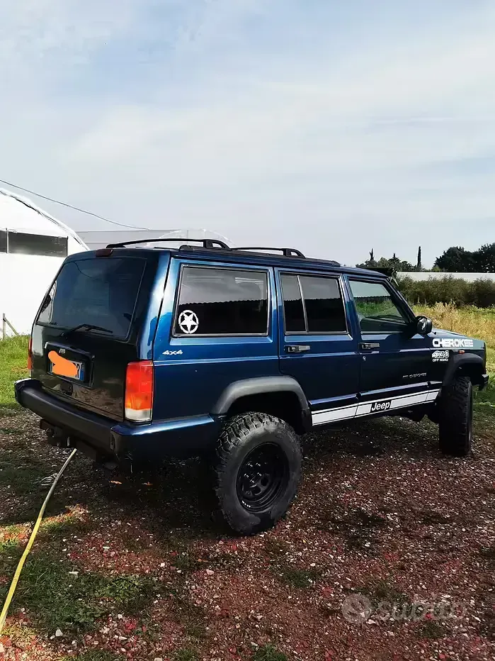 Second-hand Jeep Cherokee 116 CP (85 kW) 2001 Albastru SUV