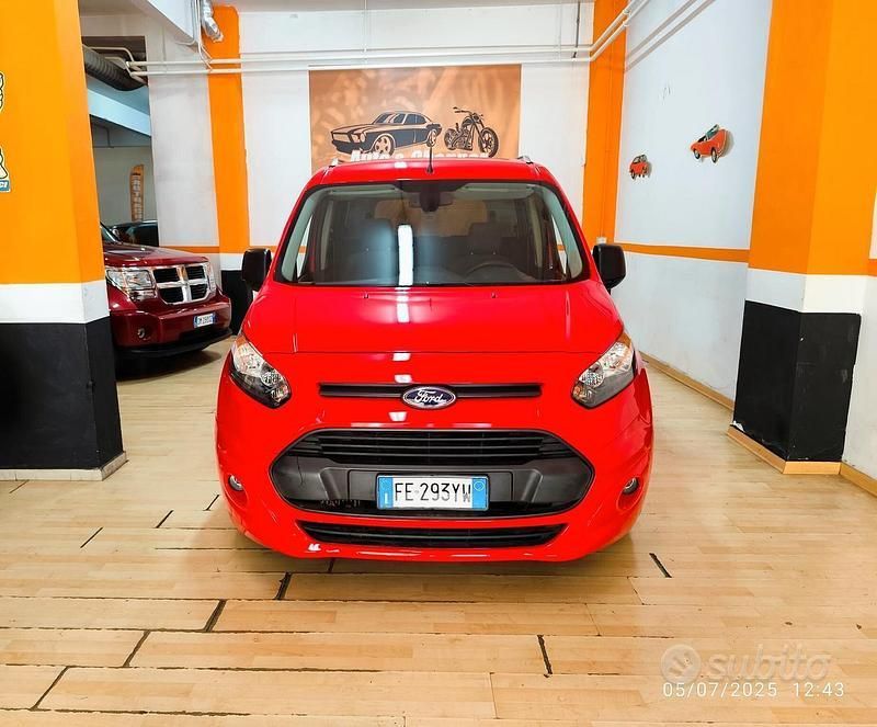 Usata Ford Tourneo 120 CV (88 kW) 2016 Rosso Monovolume
