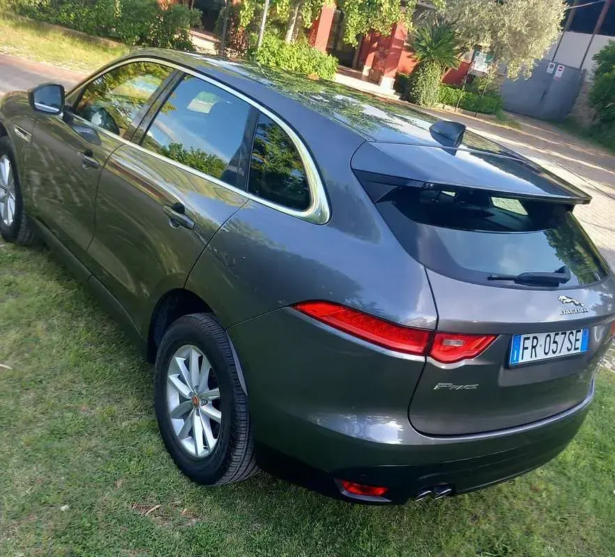 Usata Jaguar F-Pace Prestige 180 CV (132 kW) 2018 Grigio SUV