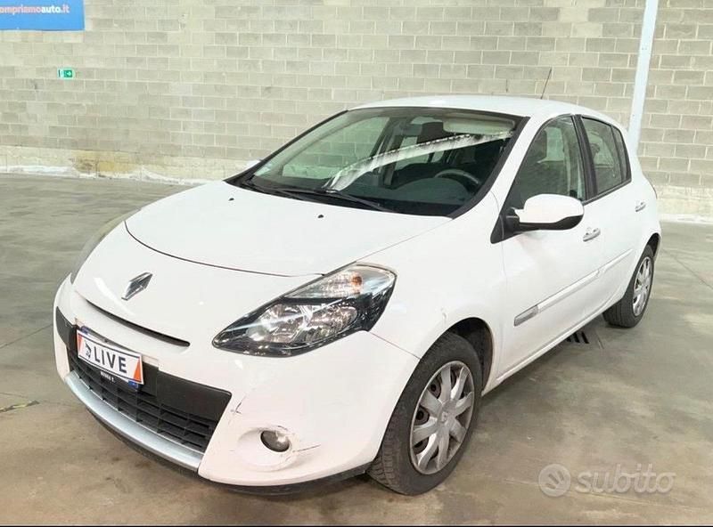 Brugt Renault Clio II Dynamique 75 HK (55 kW) 2010 Hvid Sedan