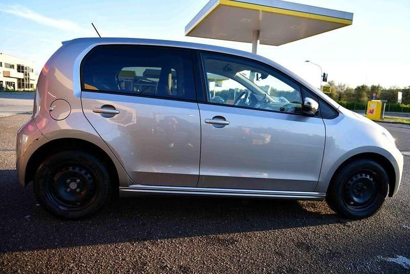 Usata VW e-up! 61 kW (83 CV) 2021 Grigio Utilitaria
