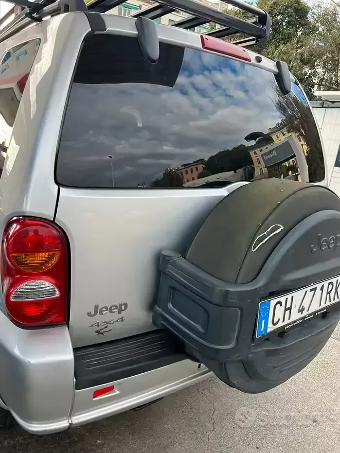 Usado Jeep Cherokee 150 CV (110 kW) 2003 Gris SUV