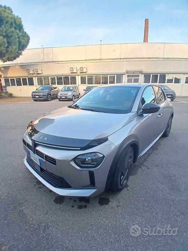 Usata Lancia Ypsilon 100 CV (73 kW) 2025 Grigio Utilitaria