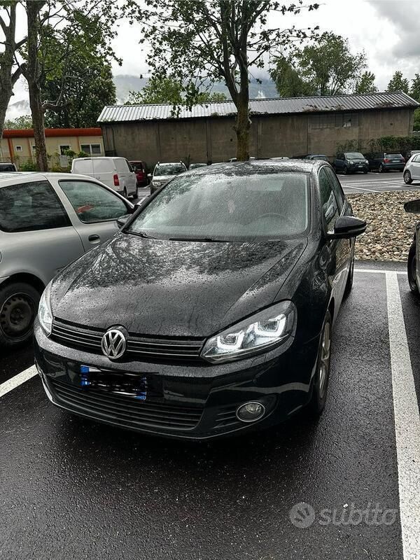 Nero Usata 2010 VW Golf VI Tre volumi | 6000 € (Buon prezzo) - Immagine 1/4