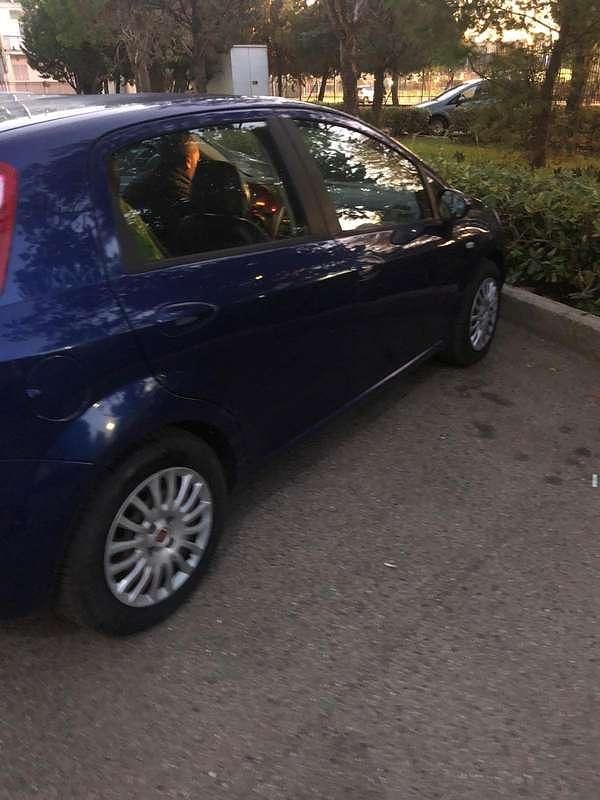 Usata Fiat Grande Punto Dynamic 75 CV (55 kW) 2007 Blu/azzurro Utilitaria