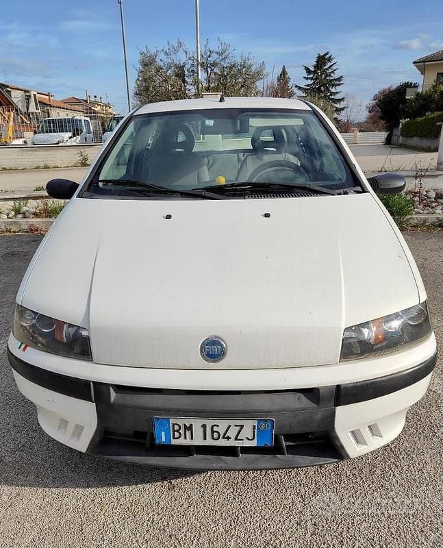 Usata Fiat Punto 60 CV (44 kW) 2001 Bianco Utilitaria