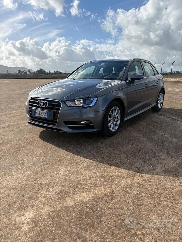 Grigio Usata 2015 Audi A3 Ambiente Tre volumi | 13.990 € (Buon prezzo) - Immagine 1/4