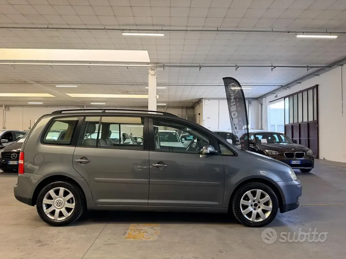 Usata VW Touran Trendline 105 CV (77 kW) 2004 Grigio Monovolume