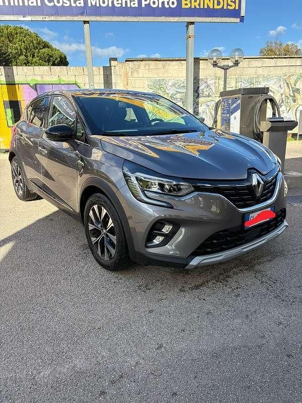 Usata Renault Captur Engineered 94 CV (69 kW) 2023 Argento SUV