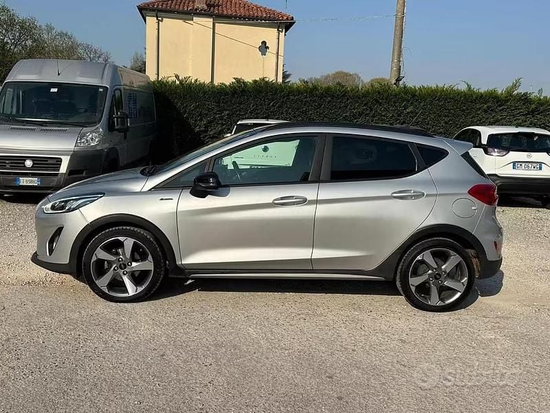 Usata Ford Fiesta Active 86 CV (63 kW) 2019 Grigio Utilitaria