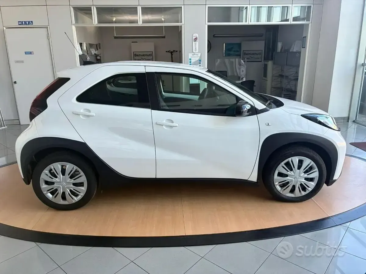 Usata Toyota Aygo X Active 72 CV (52 kW) 2024 Bianco SUV