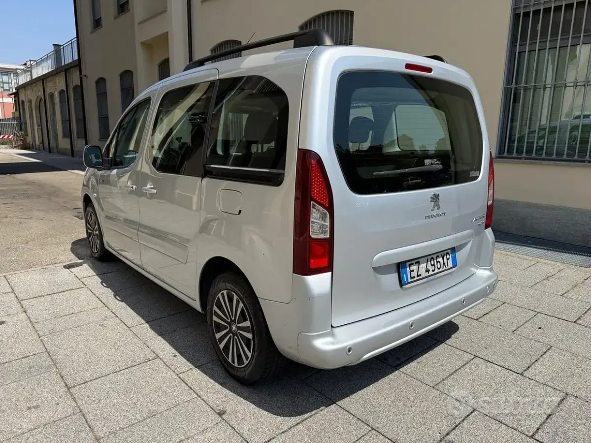 Usata Peugeot Partner Tepee Outdoor 92 CV (67 kW) 2015 Grigio Monovolume