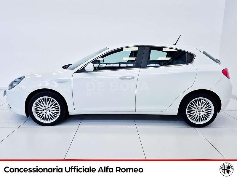 Usata Alfa Romeo Giulietta Distinctive 105 CV (77 kW) 2012 Bianco Utilitaria
