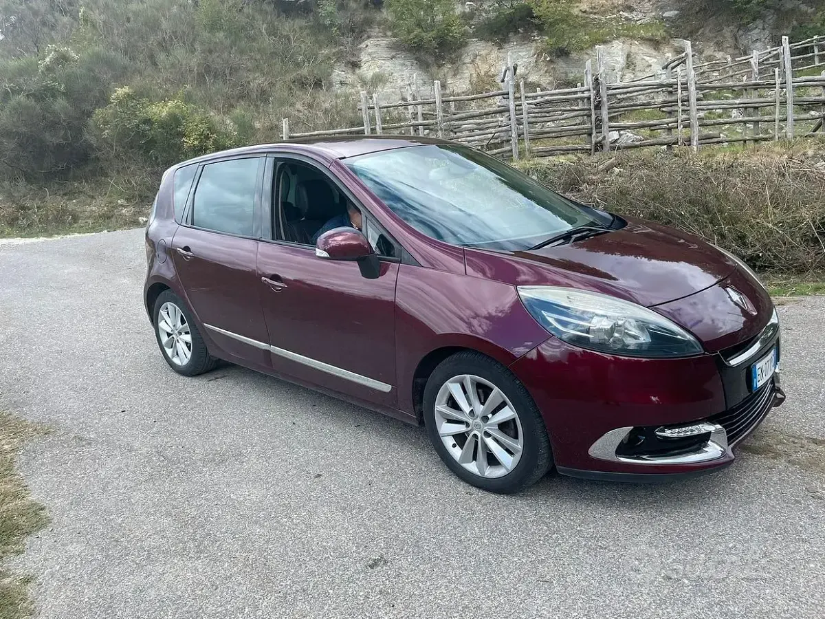 Usata Renault Scénic III 131 CV (96 kW) 2012 Nero Monovolume