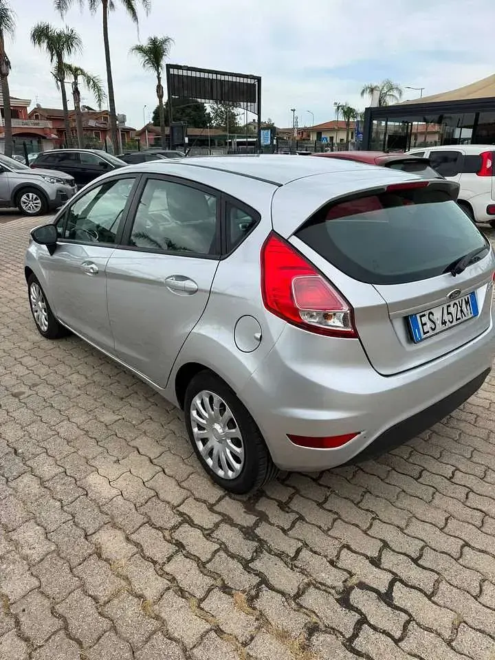 Usata Ford Fiesta Titanium 75 CV (55 kW) 2013 Argento Berlina