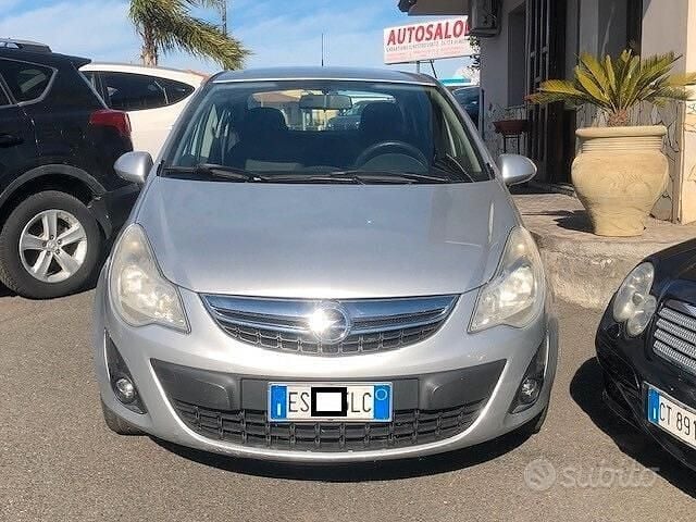 Usata Opel Corsa 75 CV (55 kW) 2013 Grigio Berlina