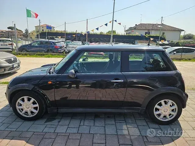 Usata Mini One D 75 CV (55 kW) 2004 Nero Utilitaria