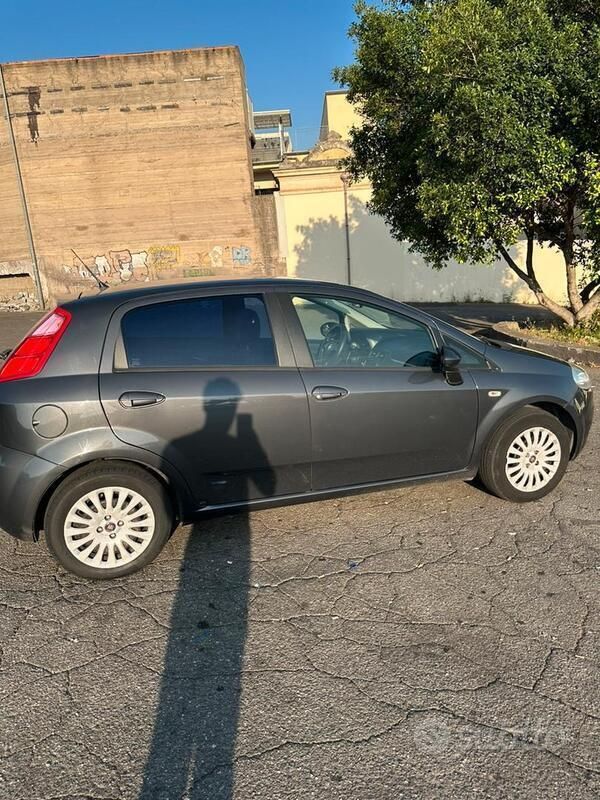Usata Fiat Grande Punto 65 CV (47 kW) 2008 Grigio Utilitaria
