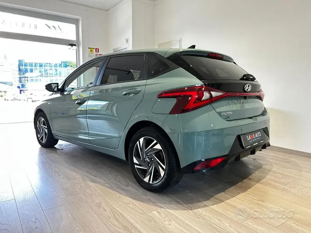 Usata Hyundai i20 101 CV (74 kW) 2023 Verde Utilitaria