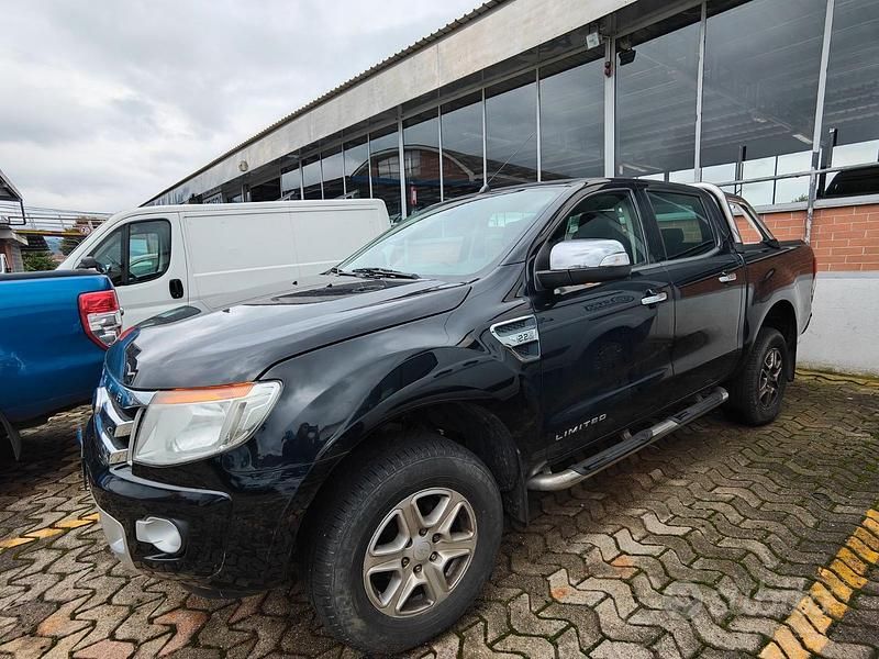 Nero Usata 2015 Ford Ranger Limited Pick-up | 16.000 € (Cara) - Immagine 1/4