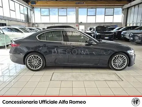 Usata Alfa Romeo Giulia Super 150 CV (110 kW) 2016 Grigio Berlina