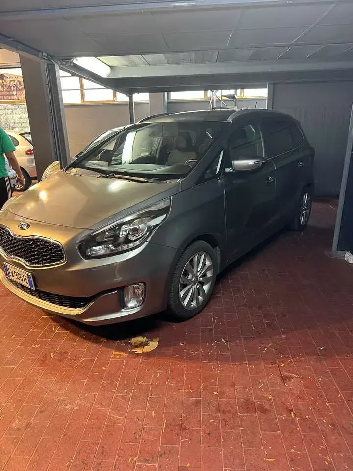 Usata Kia Carens Attract 135 CV (99 kW) 2014 Bronzo Monovolume