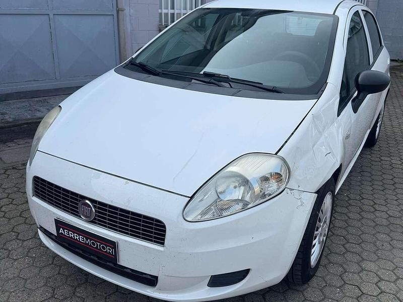 Usata Fiat Grande Punto Dynamic 65 CV (47 kW) 2008 Bianco Utilitaria