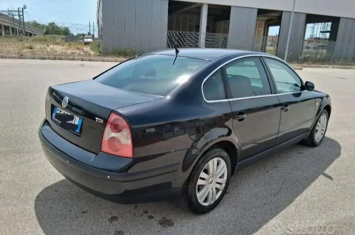 Usata VW Passat Business 101 CV (74 kW) 2002 Nero Berlina