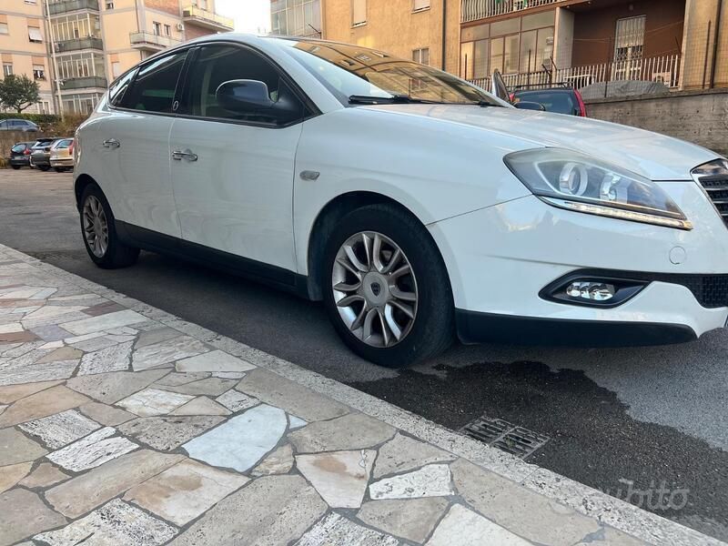 Bianco Usata 2013 Lancia Delta Due volumi | 4200 € (Ottimo prezzo) - Immagine 1/4