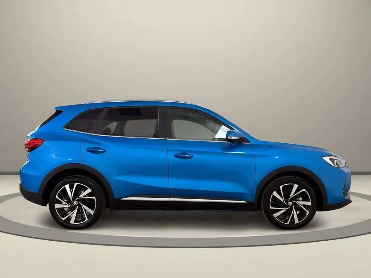 Nuova MG ZS Luxury 197 CV (144 kW) 2026 Blu / metallizzato SUV