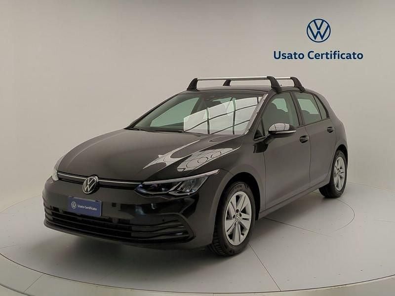 Usata VW Golf VIII Life 110 CV (80 kW) 2023 Urano grey Utilitaria